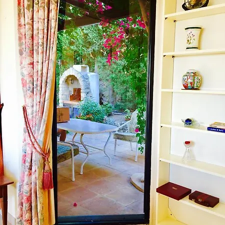 Villa Charming Walk To Sea Paphos
